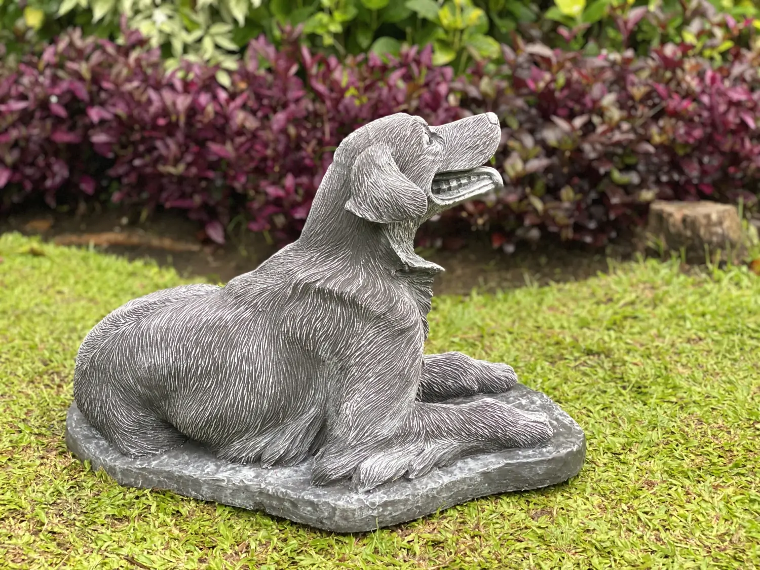 Product image 3 of the product “Cooper - Golden Retriver, lying on base  65cm L | cast stone ”